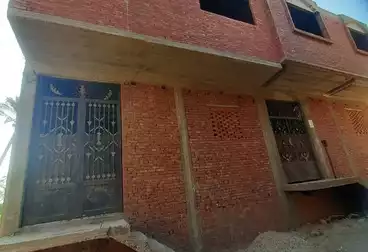 Building For sale - 4 rooms