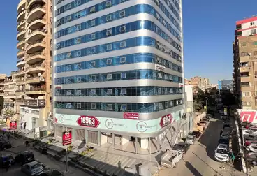 مكاتب للبيع - 1 غرف - بالدور 1