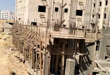 شقة بحديقة للبيع - 3 غرف - بالدور 1