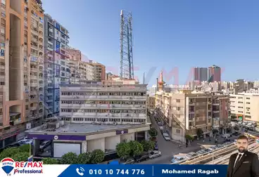 عقارات للبيع - 4 غرف - بالدور 6
