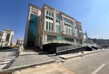 مبنى إداري للإيجار - 6 غرف