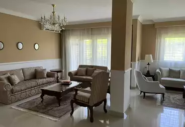 شقة بحديقة للبيع - 4 غرف - بالدور 1