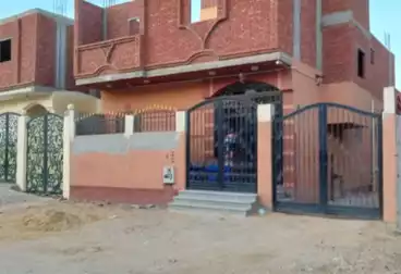 Building For sale - 4 rooms