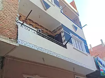 Building For sale - 8 rooms