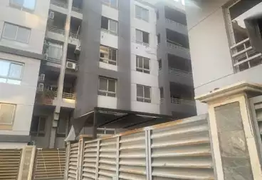 شقق للبيع - 3 غرف - بالدور 2