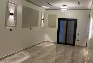 شقة بحديقة للبيع - 2 غرف - بالدور 0