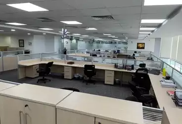 مقر إداري للإيجار - 9 غرف - بالدور 3