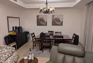 شقة بحديقة للإيجار - 2 غرف - بالدور 0