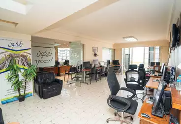 شقق للبيع - 3 غرف - بالدور 8