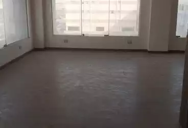 مكاتب للإيجار - 6 غرف - بالدور 1