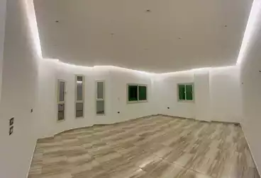 شقة بحديقة للإيجار - 3 غرف - بالدور 1