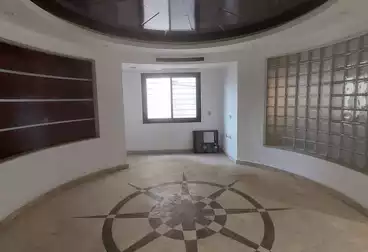 مكاتب للإيجار - 6 غرف - بالدور 3