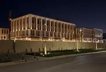 مكاتب للإيجار - 4 غرف - بالدور 3