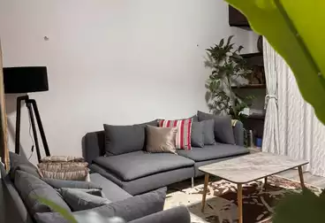 شقة بحديقة للإيجار - 2 غرف - بالدور 0