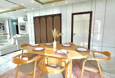 تريبليكس للإيجار - 4 غرف - بالدور 1