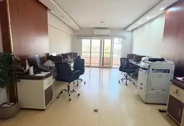 مكاتب للإيجار - 5 غرف - بالدور 3