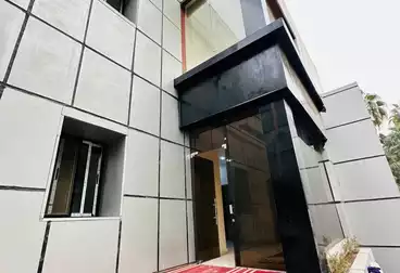 مقر إداري للإيجار - 9 غرف - بالدور 0