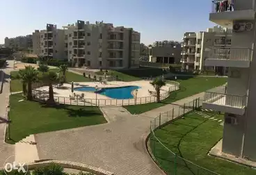 شقة بحديقة للإيجار - 3 غرف - بالدور 0