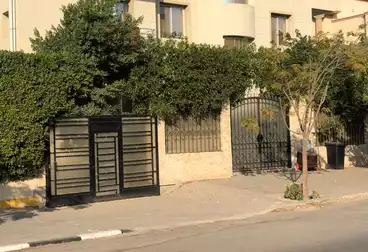 عقارات للبيع - 6 غرف