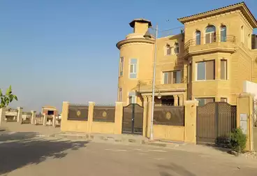 فلل للبيع - 12 غرف