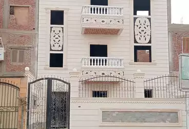 Building For sale - 6 rooms