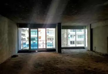 محلات للبيع - بالدور 1