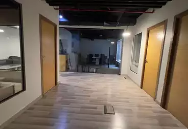 مكاتب للإيجار - 6 غرف - بالدور 2