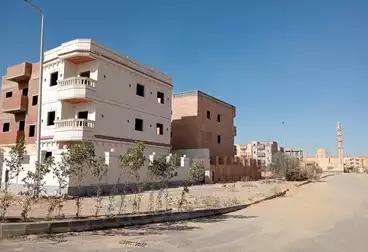 Building For sale - 6 rooms