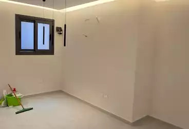 مكاتب للإيجار - 3 غرف - بالدور 3