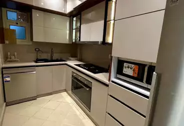 شقة بحديقة للبيع - 2 غرف - بالدور 0