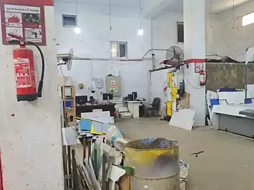 مصنع للبيع