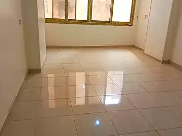 مكاتب للإيجار - 3 غرف - بالدور 1