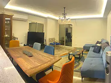 شقة بحديقة للبيع - 2 غرف - بالدور 1