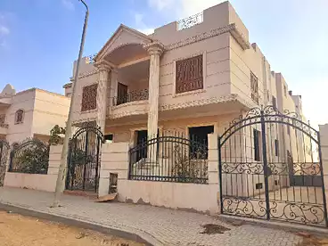 عمارات للبيع - 6 غرف - بالدور 3