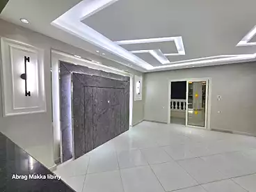 شقق للبيع - 3 غرف - بالدور 8