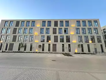مبنى إداري للإيجار - 5 غرف