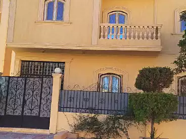 فيلا منفصلة للبيع - 18 غرف