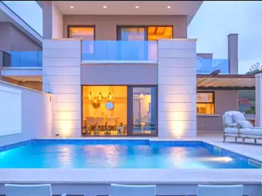 فيلا منفصلة للبيع - 5 غرف