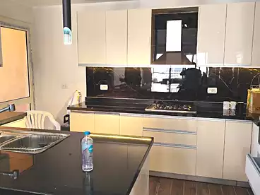 شقق للإيجار - 3 غرف - بالدور 8