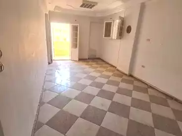 عقارات للبيع - 3 غرف - بالدور 13