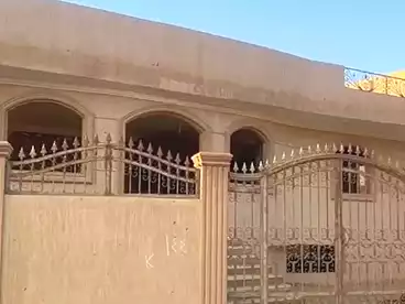 عقارات للبيع - 10 غرف