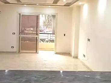 شقق للبيع - 3 غرف - بالدور 1