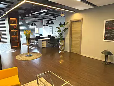 مكاتب للإيجار - 1 غرف - بالدور 1