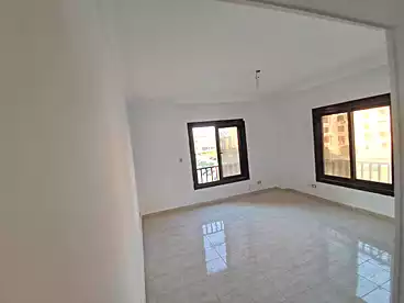 شقق للإيجار - 3 غرف - بالدور 0