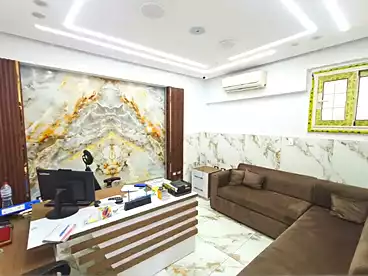 مقر إداري للإيجار - 2 غرف - بالدور 1