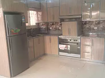 شقة بحديقة للبيع - 3 غرف - بالدور 0