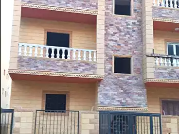 دوبلكس بحديقة للبيع - 6 غرف - بالدور 0