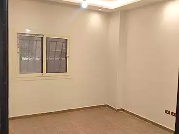 شقة بحديقة للإيجار - 4 غرف - بالدور 0
