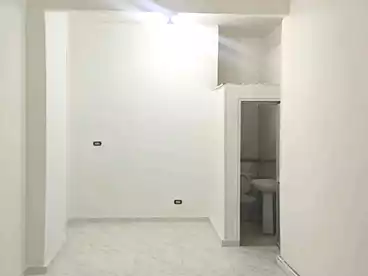 Shops For sale in Gamal Abdel Nasser St., El Mandara, 21 sqm