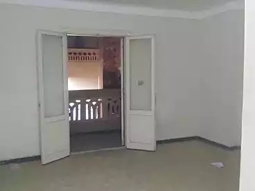 Apartments For sale in Khaled Ibn El Waleed St., Miami, 140 sqm